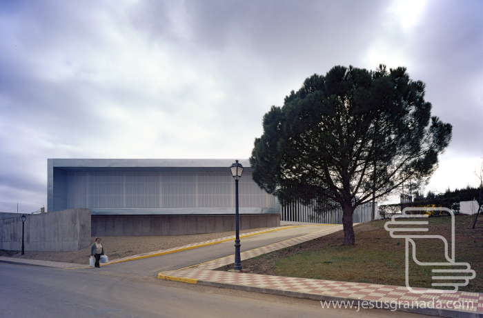Vista del gimnasio desde el pueblo Vista del gimnasio desde el pueblo